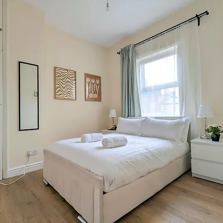 Cosy Retreat Near Centre Free Parking