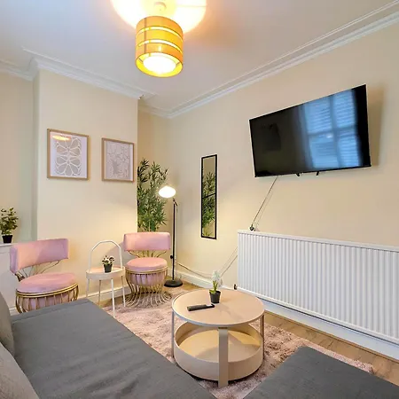 Cosy Retreat Near Centre Free Parking Hébergement de vacances