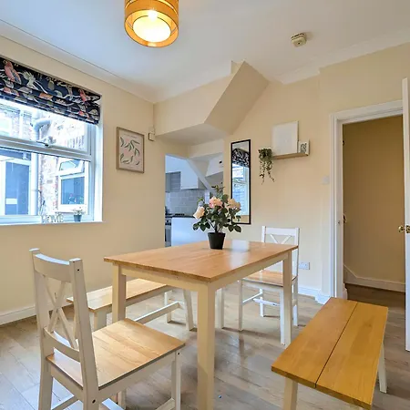 Hébergement de vacances Cosy Retreat Near Centre Free Parking York