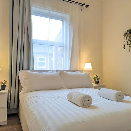 Holiday home Cosy Retreat Near Centre Free Parking *
