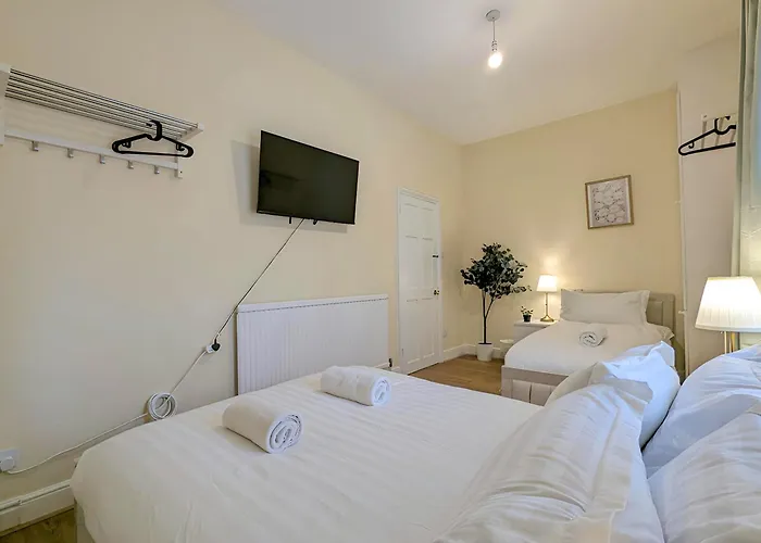 Cosy Retreat Near Centre Free Parking Hébergement de vacances