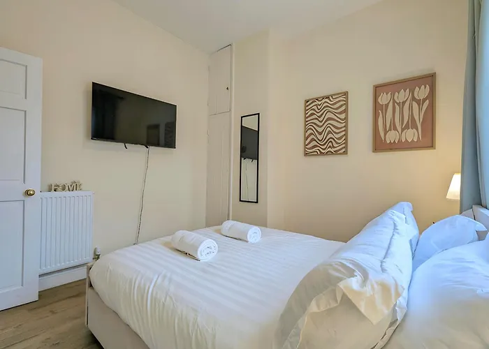 Cosy Retreat Near Centre Free Parking *